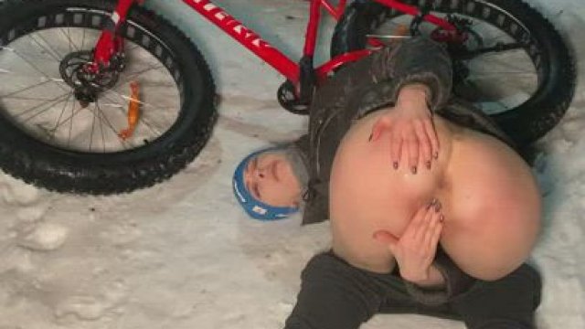 How can i comfort myself after i fell off my bike in a snowy forest?